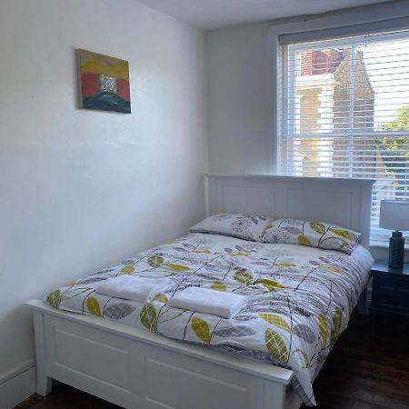 Accommodation Hub Studio 2 Лондон Екстериор снимка