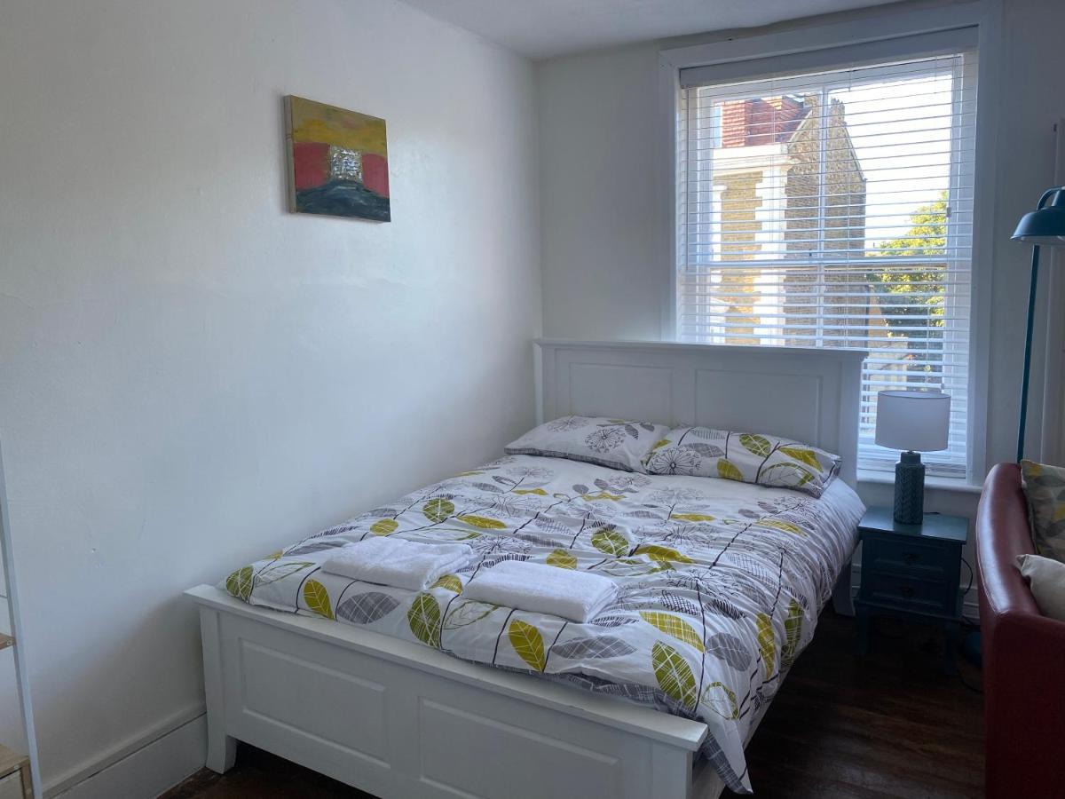 Accommodation Hub Studio 2 Лондон Екстериор снимка